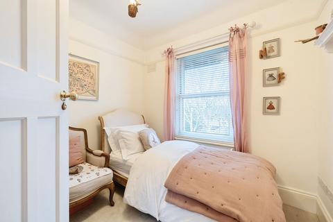 10 Downs Road, Coulsdon, CR5 1AA