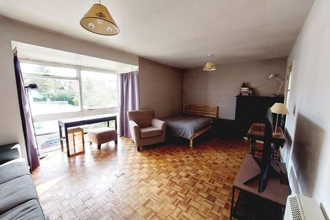 Studio for sale, Copperfield Court, Leatherhead KT22