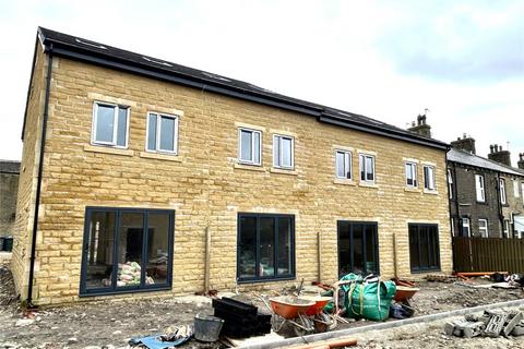 3 bedroom townhouse for sale, Commercial Street, Queensbury, Bradford, West Yorkshire, BD13