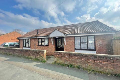 3 bedroom bungalow for sale, Icknield Way, Limbury, Luton, Bedfordshire, LU3 2JR