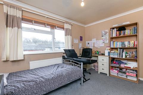 97 The Lindens, New Addington, Croydon, CR0 9EN