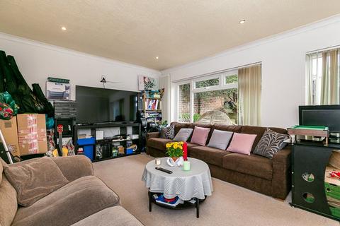 97 The Lindens, New Addington, Croydon, CR0 9EN