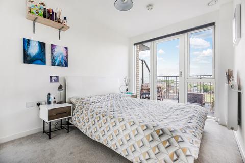 2 bedroom apartment for sale, Adenmore Road, London