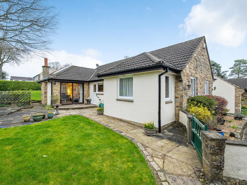 Nichols Close, Wetherby, West Yorkshire 3 bed detached bungalow for