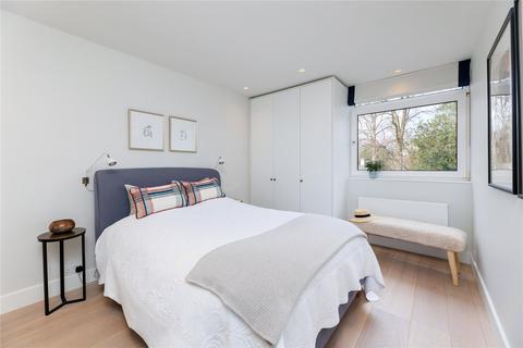 16 Roundacre, London, SW19 6DB