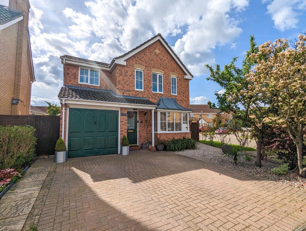 Buttercup Mead, Biggleswade, SG18 4 bed detached house for sale £520,000