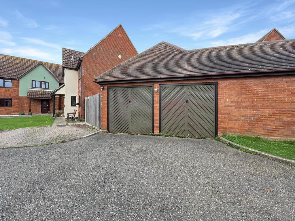 Double Garage &amp; Driveway