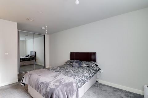 1 bedroom apartment to rent, Petersfield Avenue, Slough SL2