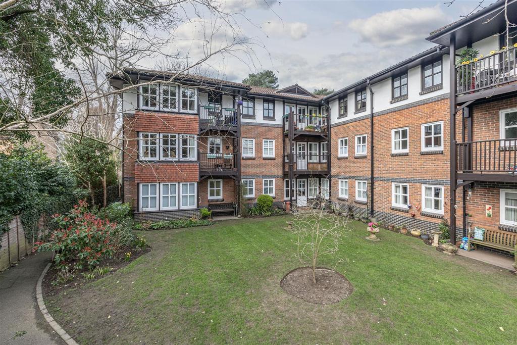 Madeira Road, West Byfleet 2 bed retirement property for sale £275,000