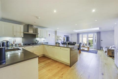 7 Pilgrim Lane, Dorking, RH4 1GQ
