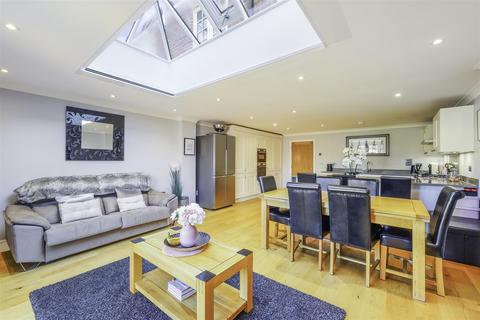 7 Pilgrim Lane, Dorking, RH4 1GQ