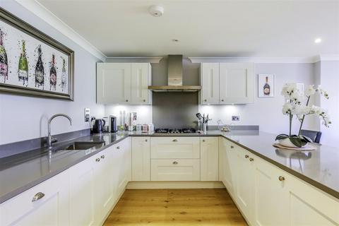 7 Pilgrim Lane, Dorking, RH4 1GQ