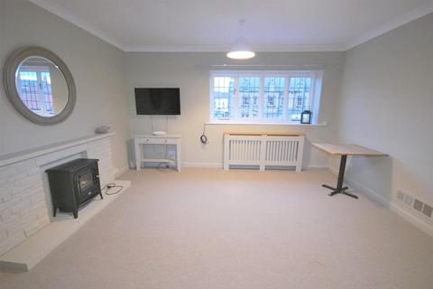 2 bedroom apartment to rent, Castlegate (top floor flat), Helmsley York YO62