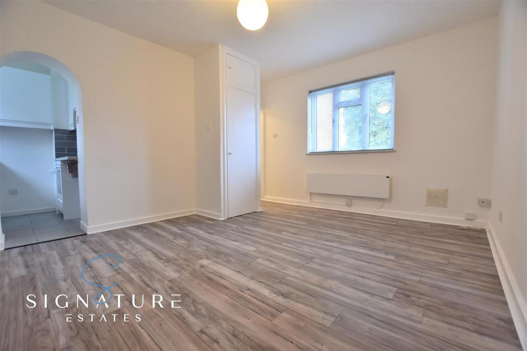 Shirley Road, Abbots Langley Studio £850 pcm (£196 pw)