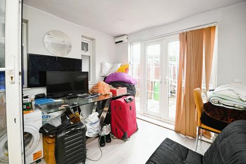 3 bedroom end of terrace house for sale, Henbane Path, Romford RM3