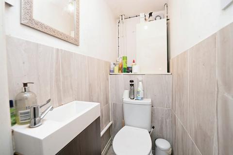 13 Henbane Path, Romford, RM3 8PH
