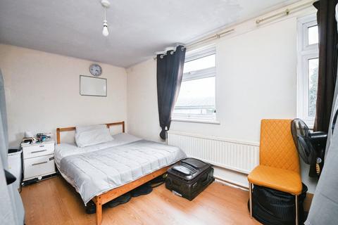 13 Henbane Path, Romford, RM3 8PH
