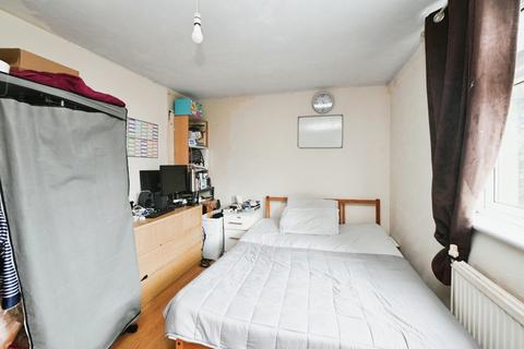 13 Henbane Path, Romford, RM3 8PH
