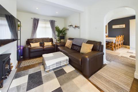 70 Birch Avenue, Gloucester, GL4 4NL