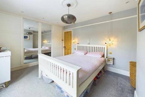 77 Rosebery Avenue, Gloucester, GL1 5EH