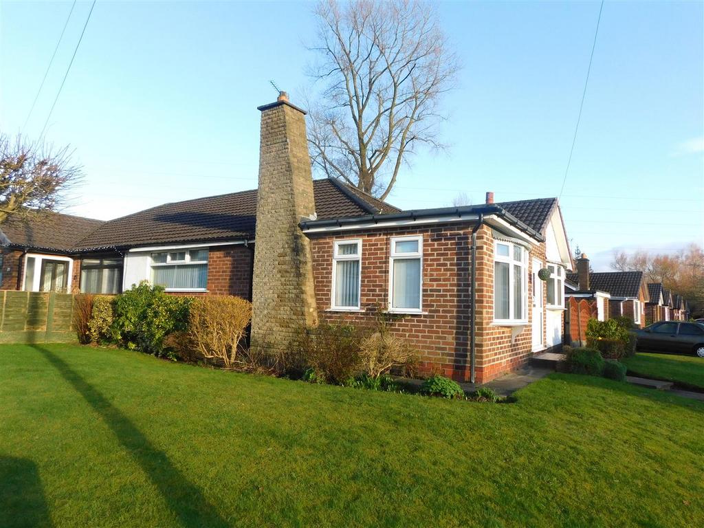 Warwick Road, Failsworth, Manchester 2 bed semidetached bungalow for sale £290,000