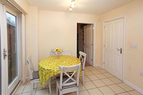 7 Cookson Close, Muxton, Telford, TF2 8SZ
