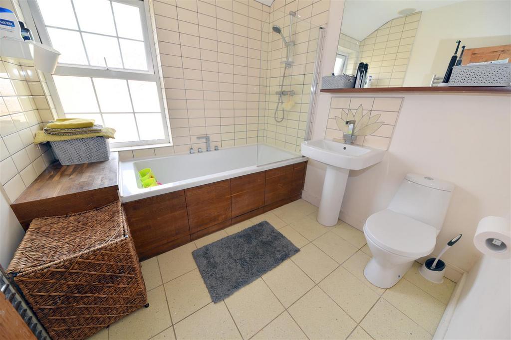 Bathroom.JPG