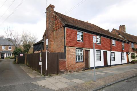 70 Bishopric, Horsham, RH12 1QN