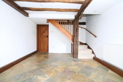 70 Bishopric, Horsham, RH12 1QN