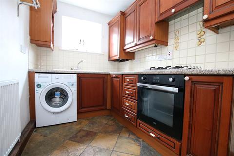 70 Bishopric, Horsham, RH12 1QN