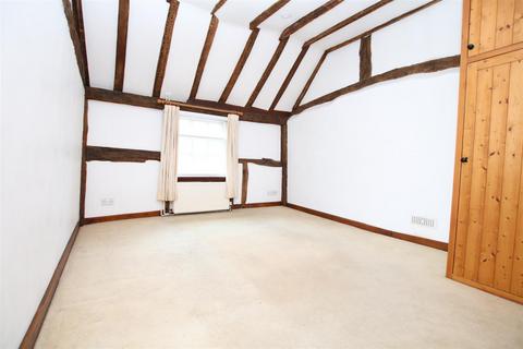 70 Bishopric, Horsham, RH12 1QN