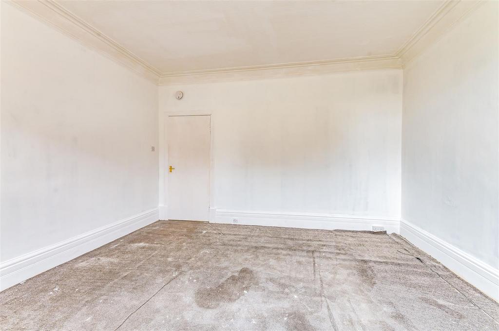 1 L 48 Provost Road Dundee Front room extra 2.jpg
