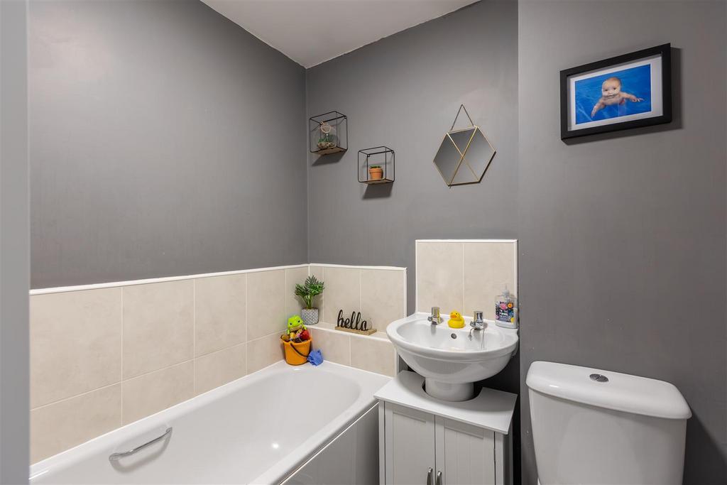 Westfield Avenue 1 Bathroom.jpg