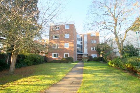 2 bedroom apartment to rent, Riverside Road, STAINES, TW18