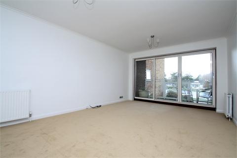 2 bedroom apartment to rent, Riverside Road, STAINES, TW18