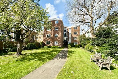 2 bedroom apartment to rent, Riverside Road, STAINES, TW18