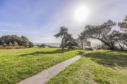 1 bedroom flat for sale, *One Bed Flat By The Sea * 13 Durley Gardens, Bournemouth