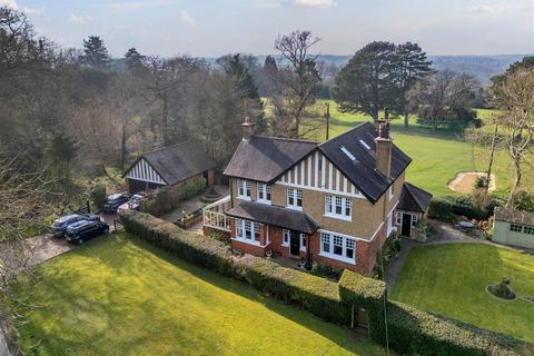 5 bedroom detached house for sale, How Lane, Chipstead