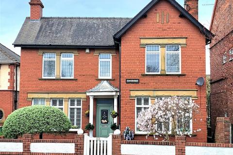 3 bedroom detached house for sale, Station Avenue, Bridlington YO16