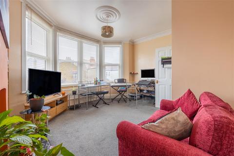 Flat 4, 17 Cobham Road, Westcliff-on-sea, SS0 8EG