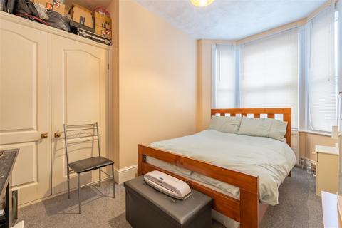 Flat 4, 17 Cobham Road, Westcliff-on-sea, SS0 8EG