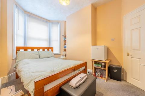 Flat 4, 17 Cobham Road, Westcliff-on-sea, SS0 8EG