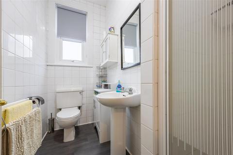 Flat 4, 17 Cobham Road, Westcliff-on-sea, SS0 8EG