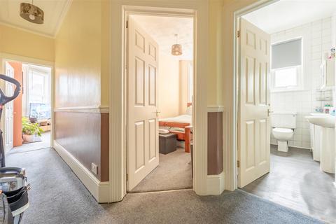 Flat 4, 17 Cobham Road, Westcliff-on-sea, SS0 8EG