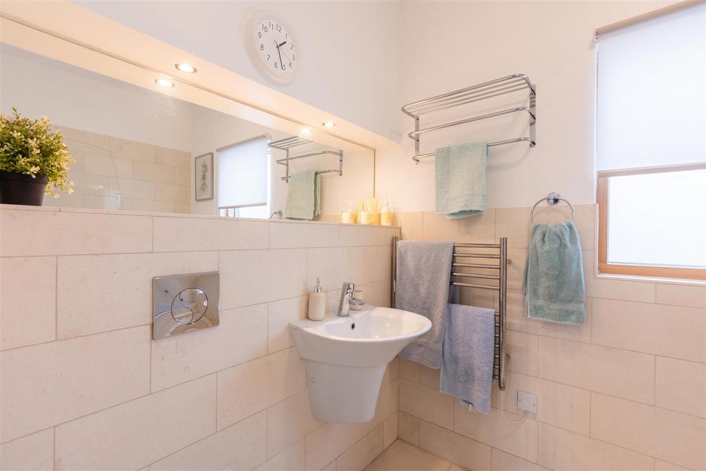 Spire View 16 Bathroom-1.jpg