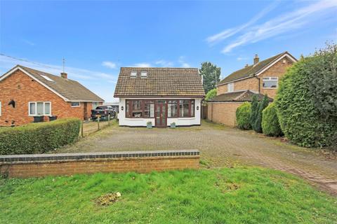 3 bedroom detached bungalow for sale, Avenue Road, Rushden NN10