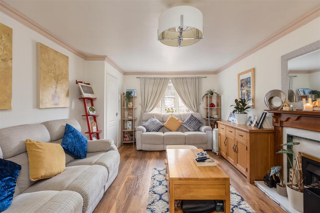 Rosedale Avenue 37 Sitting Room-2.jpg