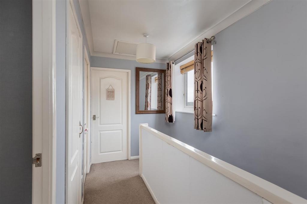 Rosedale Avenue 37 Landing.jpg