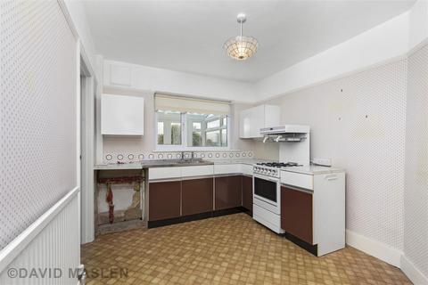 3 bedroom terraced house for sale - Bevendean Crescent, Brighton