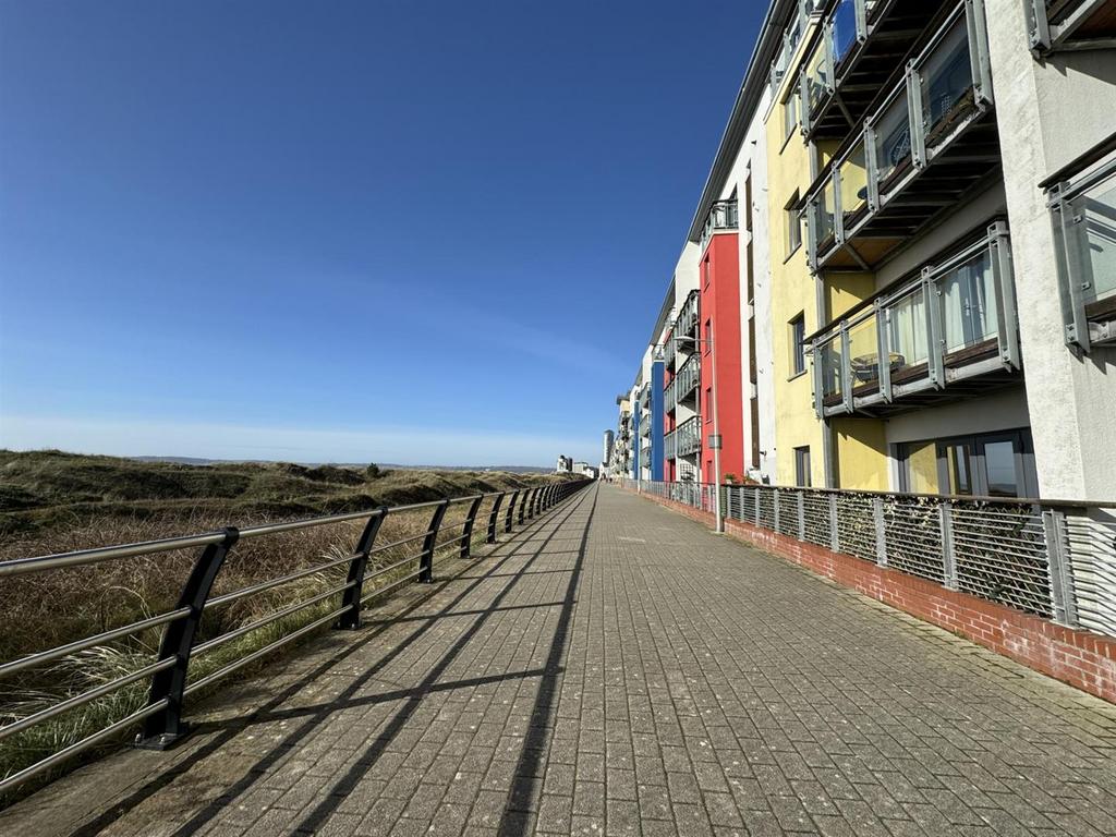 St Margarets Court, Marina, Maritime Quarter, Swansea 2 bed apartment